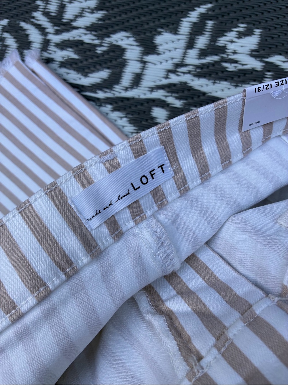 New LOFT 31 / 12 High Waist Flare leg Crop Pants in Stripe - Picture 7 of 9